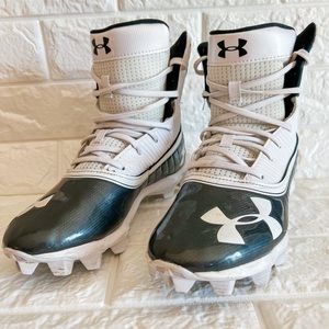 Boys 4.5Y UA Football Cleats